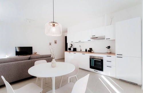 Como Apartment | Argegno: Elegant three-room apartment with balcony near the centre of Como
