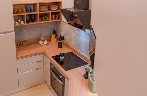 Santa Rita Apartment | Aria 225