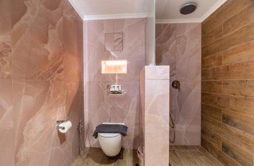 Drama Apartment | Aria Stay