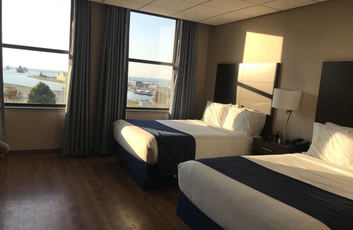 Lorain Hotel | Ariel Broadway Hotel