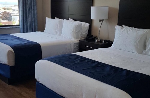 Lorain Hotel | Ariel Broadway Hotel