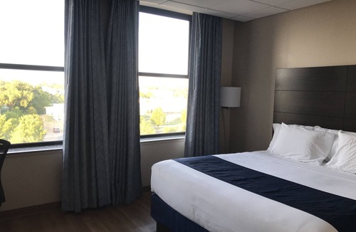 Lorain Hotel | Ariel Broadway Hotel