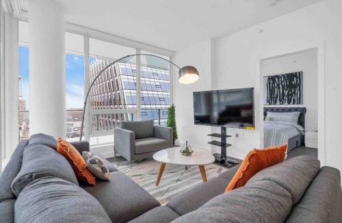 Richmond City Centre Apartment | ARIES PALACE - LUXURY &CENTRAL 3 BDR, 1100SQFT