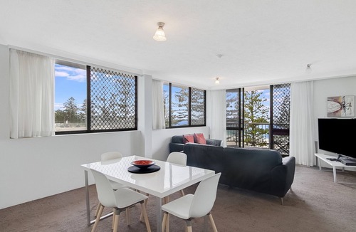 Coolangatta Apartment | Aries Unit 16 - Right on the beachfront and in the heart of Coolangatta ocean views