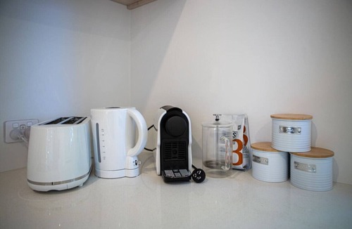 Lower Hutt House | Ariki Artistry: Lower Hutt 2BR Sanctuary