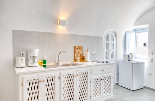 Oia House | Aris Caves