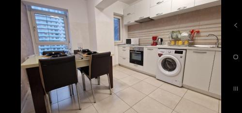 Iasi Apartment | Aristocrat Sunset Panorama - Skyview Central Apartment
