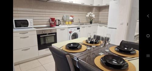 Iasi Apartment | Aristocrat Sunset Panorama - Skyview Central Apartment
