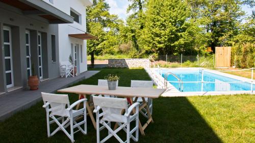 Olympiada Apartment | Aristotelia Gi Ikies - Famous Sporting Event Poolside Retreats