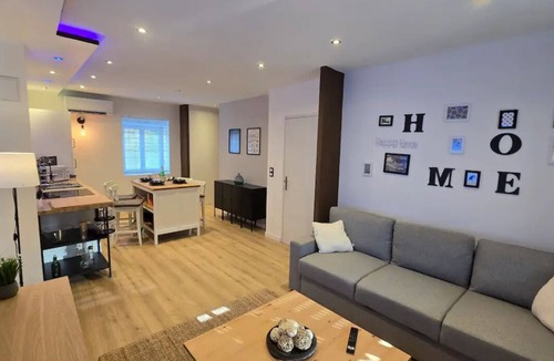 Paroisse Saint-Augustin-de-Chaux House | ARKANA private apartment with parking in quiet Dole.