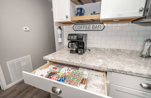 Williamstown Condo | Arkstone Retreat 3 - Only 4 minutes to the Ark!