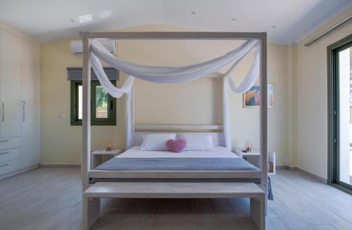 Minia Villa | Arktos Sunset Villa