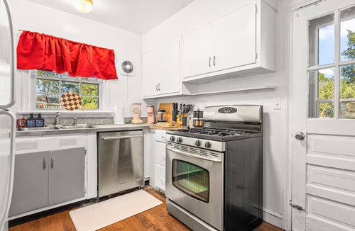 Arlington House | Arlington Charm Cozy 5BR Home Sleeps10 Near DC