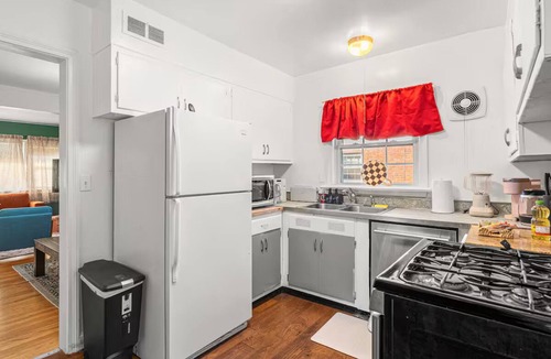 Arlington House | Arlington Charm Cozy 5BR Home Sleeps10 Near DC