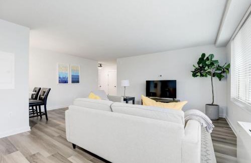 Aurora Highlands Apartment | Arlington Chic 2BR - Minutes to DC and Hotspots