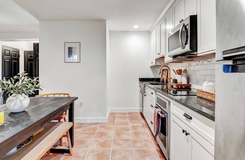 Ballston House | Arlington Exclusive 6 Bed Retreat walk to Metro