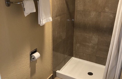 Riverside Hotel | Arlington Inn