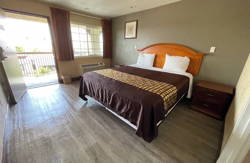 Riverside Hotel | Arlington Inn