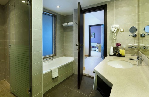 Jumeirah Lake Towers Hotel | ARMADA AVENUE HOTEL