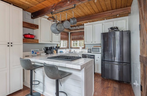 Glencoe House | Arnold Alpine Abode- Pet Friendly with Huge yard