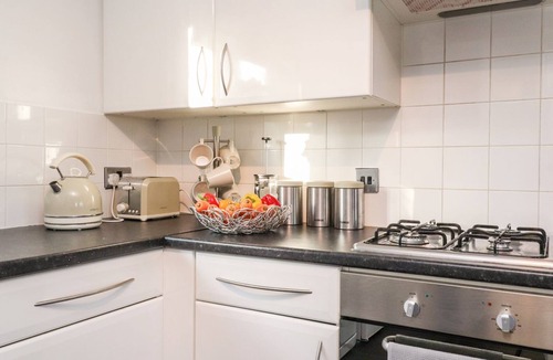 Tewitfield Cottage | ARNSIDE HOUSE, pet friendly in South Lakeland Leisure Village