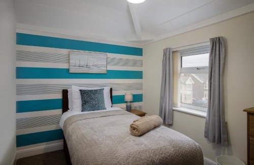 South Shore House | Arnside - Spacious 10-Bedroom Seaside Cottage with Hot Tub