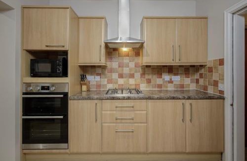 South Shore House | Arnside - Spacious 10-Bedroom Seaside Cottage with Hot Tub