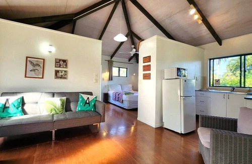 Arorangi House | Aroa Kainga Bungalows