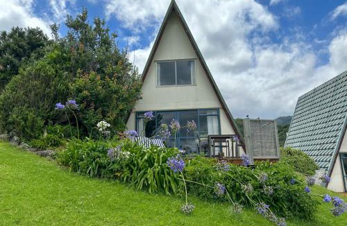 Amodeo Bay Ski Chalet | Aroha A-Frames - Bush & Beach Retro Retreat