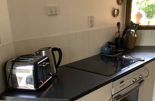 Tasman Cottage | AROHA COTTAGE