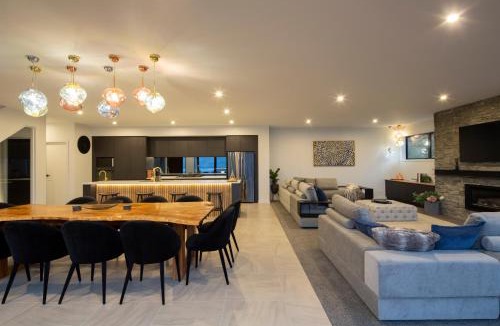 Frankton Villa | Aroha on Florence by Sothebys Luxury Rental Homes