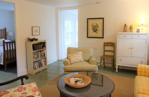 Ocracoke Cottage | Around the corner from the Ocracoke Lighthouse and Springer's Point.