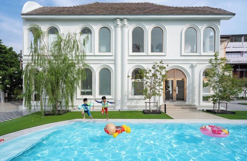 Phasi Charoen Villa | Arpo Pool Villa Riverside Bangkok