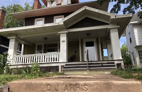 Superior House | Arris House - Historic elegance. Modern conveniences. Chair Lift for Mobility.