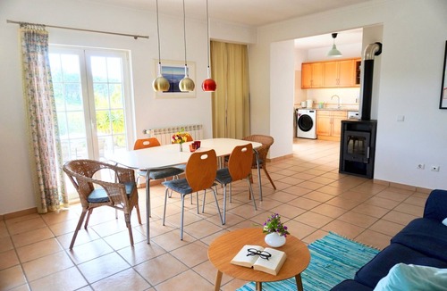 Aljezur House | Arrive & feel comfortable in our bright summer house.