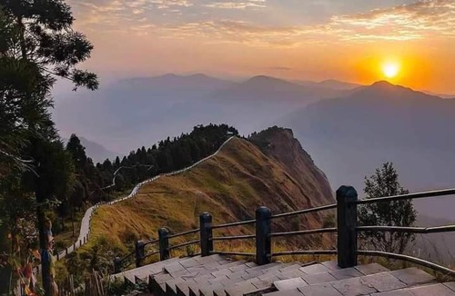 Geyzing Hotel | ARRIVED PELLING