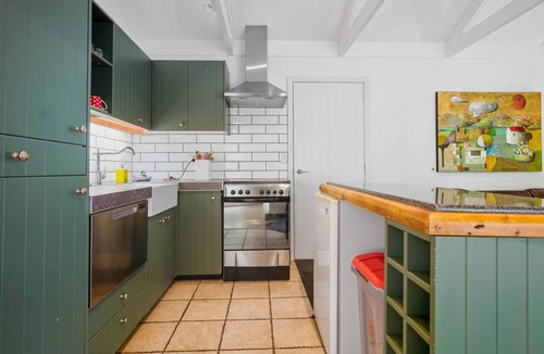 Arrow Junction Cottage | Arrow Junction Cottage with two ensuites