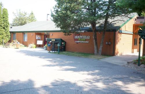 Marquette County Resort | Arrowhead Camping Resort Park Model 10