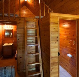 Marquette County Resort | Arrowhead Camping Resort Loft Cabin 22