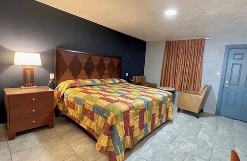 Burnet Hotel | Arrowhead Motel