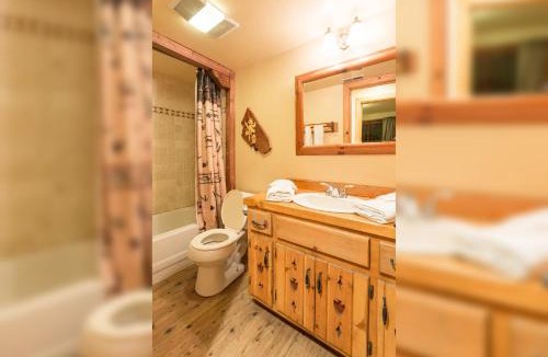 Twin Peaks Resort | Arrowhead Pine Rose Cabins