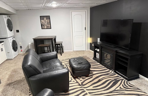 Blue Springs Apartment | Arrowhead WorldCup travelers beautiful, n 2 bedroom residential Apt. 11Mi from