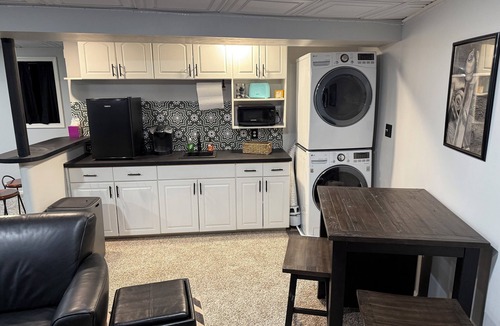 Blue Springs Apartment | Arrowhead WorldCup travelers beautiful, n 2 bedroom residential Apt. 11Mi from
