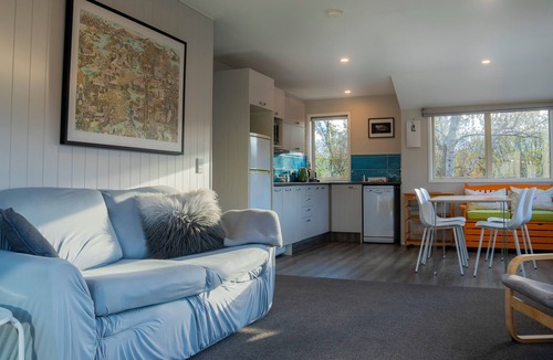 Arrowtown Cottage | Arrowtown Gold - Elevated Two Bedroom Apartment