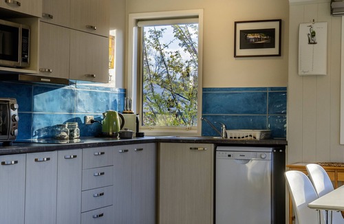 Arrowtown Cottage | Arrowtown Gold - Elevated Two Bedroom Apartment