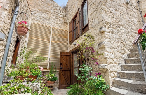 Arsos Apartment | Arsorama Great 1 Bdr Apt with Shared Patio