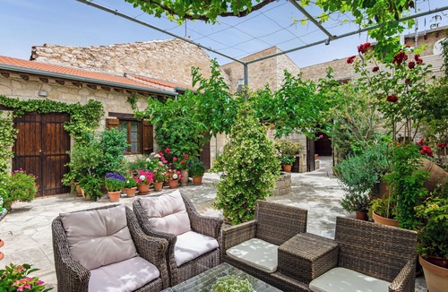 Arsos Apartment | Arsorama Great 1 Bdr Apt with Shared Patio