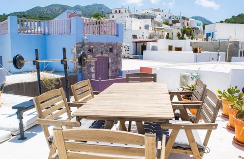 Mandraki House | Art curators traditional home next to the sea