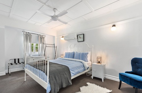 New Farm Apartment | Art Deco 1 Bedroom Apartment in New Farm