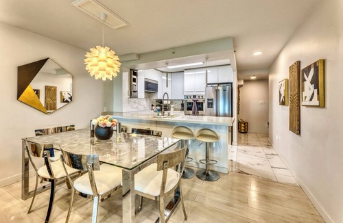 East Side Condo | Art Deco Broadway Bedroom (with Shared Common Area)